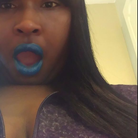 Poshmark profile picture for @abuse